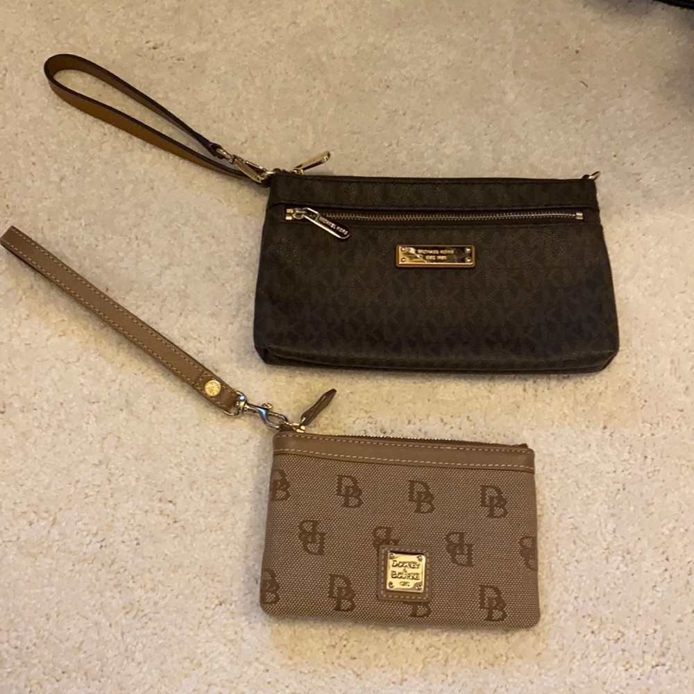 Wristlet wallets
